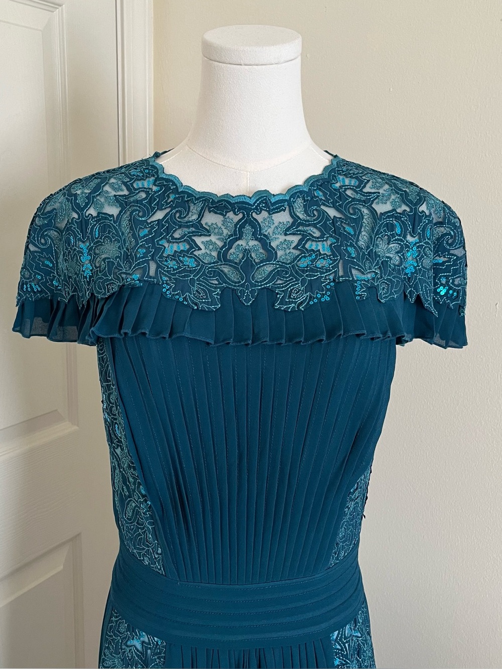 Tadashi Shoji Lace Sequin Capsleeve Maxi Gown Womens Size 10 Designer Formal